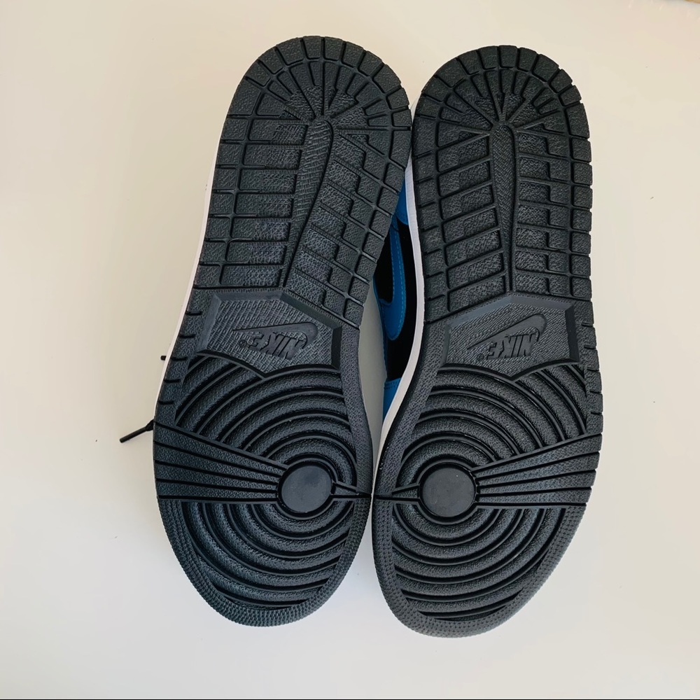 Air Jordan 1 Low - Picture 9 of 11